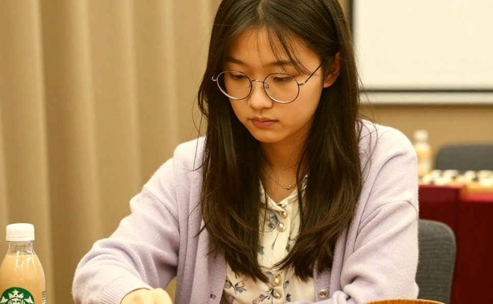 FIDE सर्वे: चार में से तीन महिला शतरंज खिलाड़ियों ने पक्षपात या उत्पीड़न बताया, पर 75% का आंकड़ा अभी अधूरा है FIDE सर्वे: चार में से तीन महिला शतरंज खिलाड़ियों ने पक्षपात या उत्पीड़न बताया, पर 75% का आंकड़ा अभी अधूरा है